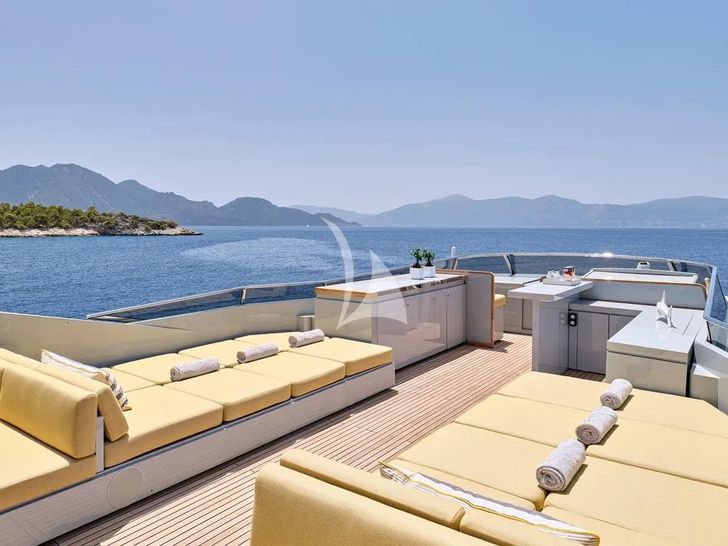 KINTARO Cantieri di Pisa Akhir 125 - sundeck sunbathing area KINTARO Cantieri di Pisa Akhir 125 - sundeck sunbathing area