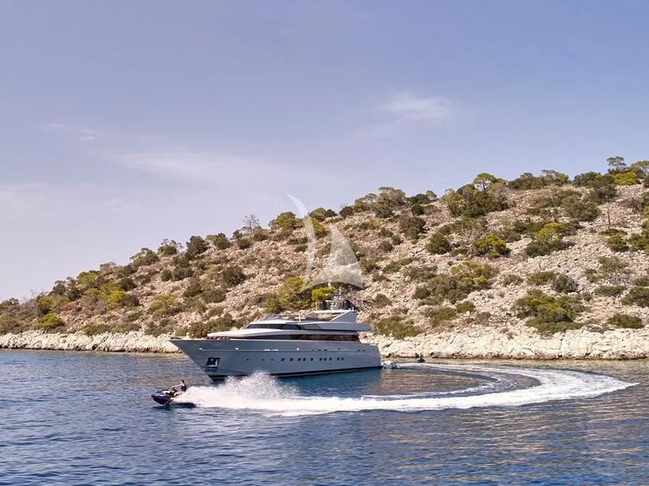 KINTARO Cantieri di Pisa Akhir 125 - with the jet ski KINTARO Cantieri di Pisa Akhir 125 - with the jet ski