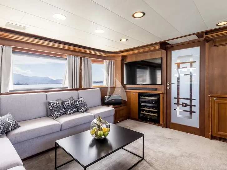 KLOBUK Ferretti Custom Line Navetta 30 - sky lounge KLOBUK Ferretti Custom Line Navetta 30 - sky lounge