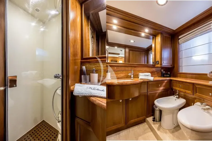 Charter Yacht KLOBUK - Ferretti Custom Line Navetta 30 - 5 Cabins - Zadar - Split - Dubrovnik - Hvar - Croatia