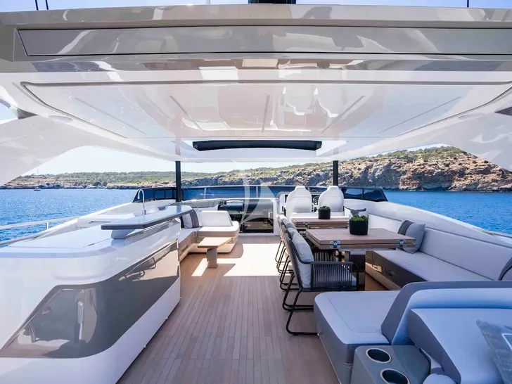 KNEAD IT Pearl 82 - flybridge bar and dining area KNEAD IT Pearl 82 - flybridge bar and dining area