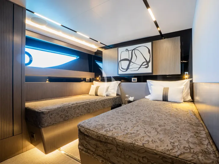 KNEAD IT Pearl 82 - twin cabin 1 KNEAD IT Pearl 82 - twin cabin 1