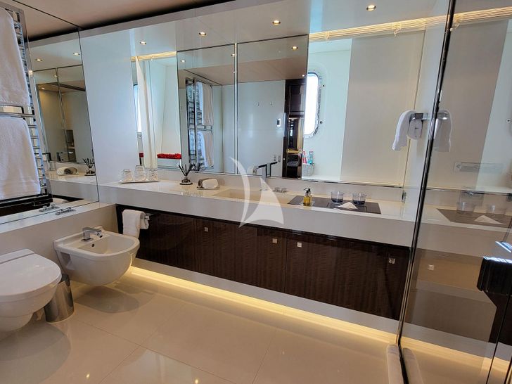 KNIGHT Heesen 5000 Alu - VIP cabin 1 bathroom KNIGHT Heesen 5000 Alu - VIP cabin 1 bathroom