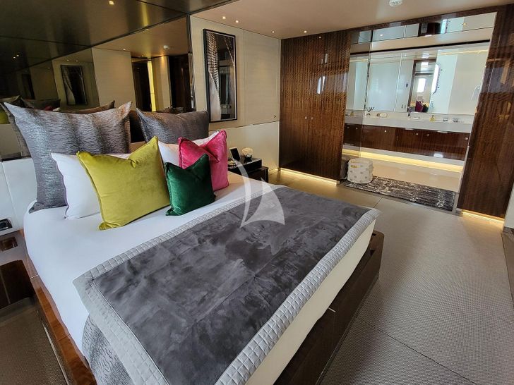 KNIGHT Heesen 5000 Alu - VIP cabin 1 KNIGHT Heesen 5000 Alu - VIP cabin 1