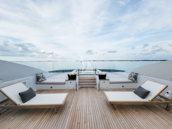 KNIGHT Heesen 5000 Alu - bronzing area and jacuzzi KNIGHT Heesen 5000 Alu - bronzing area and jacuzzi