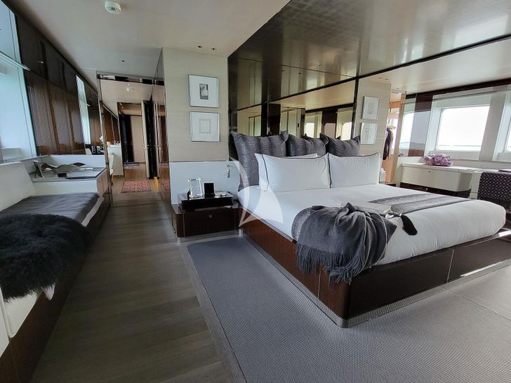 KNIGHT Heesen 5000 Alu - master cabin KNIGHT Heesen 5000 Alu - master cabin