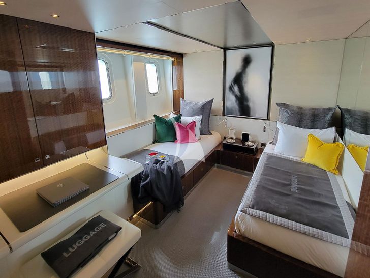 KNIGHT Heesen 5000 Alu - twin cabin 1 KNIGHT Heesen 5000 Alu - twin cabin 1