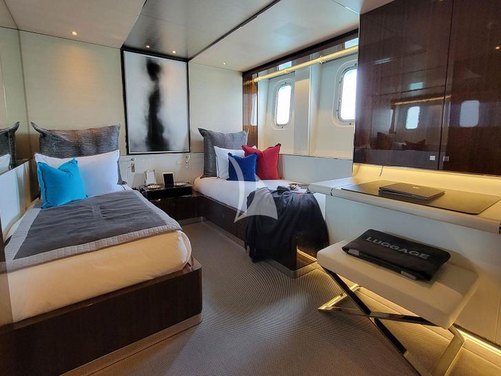 KNIGHT Heesen 5000 Alu - twin cabin 2 KNIGHT Heesen 5000 Alu - twin cabin 2