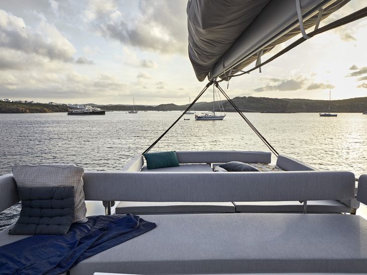 KNOWKER#1 Bali 4.4 - flybridge KNOWKER#1 Bali 4.4 - flybridge