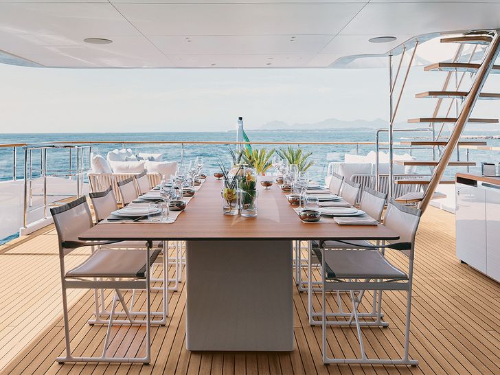 KOJU Benetti Motopanfilo 37m - sky deck dining table KOJU Benetti Motopanfilo 37m - sky deck dining table