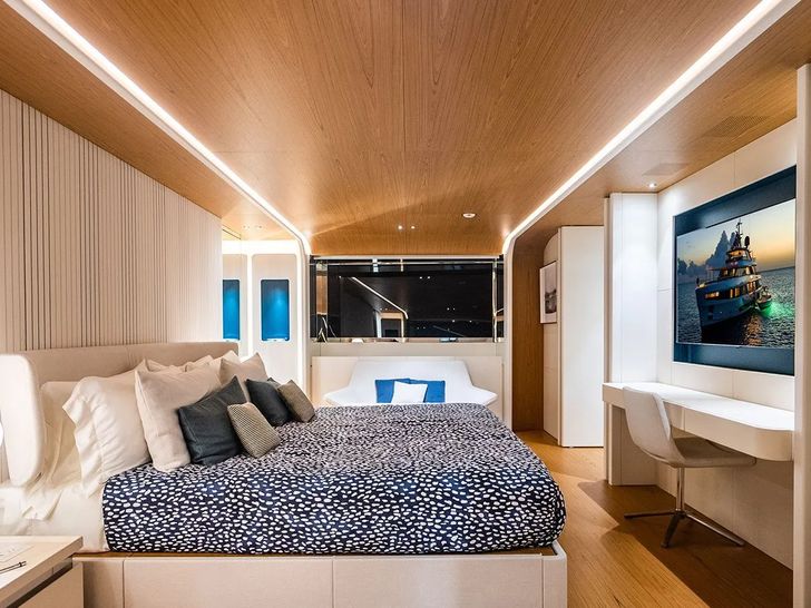KOJU Benetti Motopanfilo 37m - master cabin side shot KOJU Benetti Motopanfilo 37m - master cabin side shot