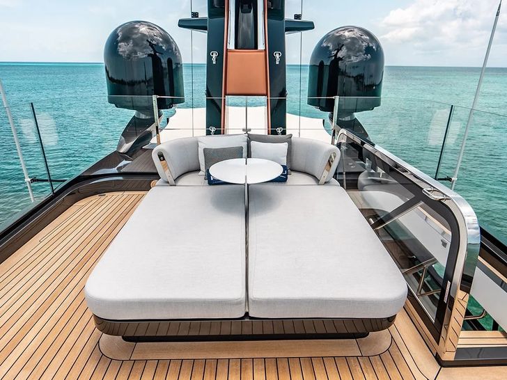 KOJU Benetti Motopanfilo 37m - sundeck KOJU Benetti Motopanfilo 37m - sundeck
