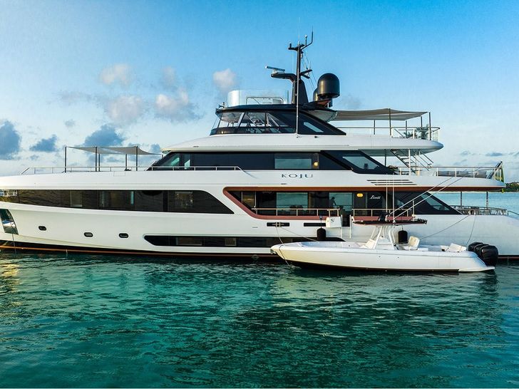 KOJU Benetti Motopanfilo 37m - anchored side profile KOJU Benetti Motopanfilo 37m - anchored side profile