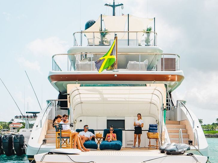 KOJU Benetti Motopanfilo 37m - beach club KOJU Benetti Motopanfilo 37m - beach club