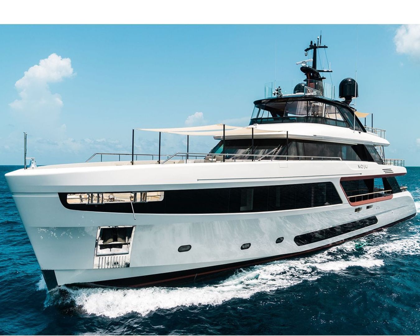 KOJU Benetti Motopanfilo 37m - bow view