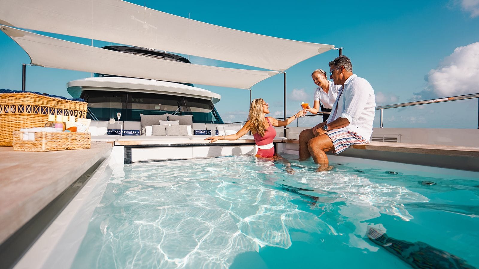 KOJU Benetti Motopanfilo 37m - foredeck lounge and jacuzzi