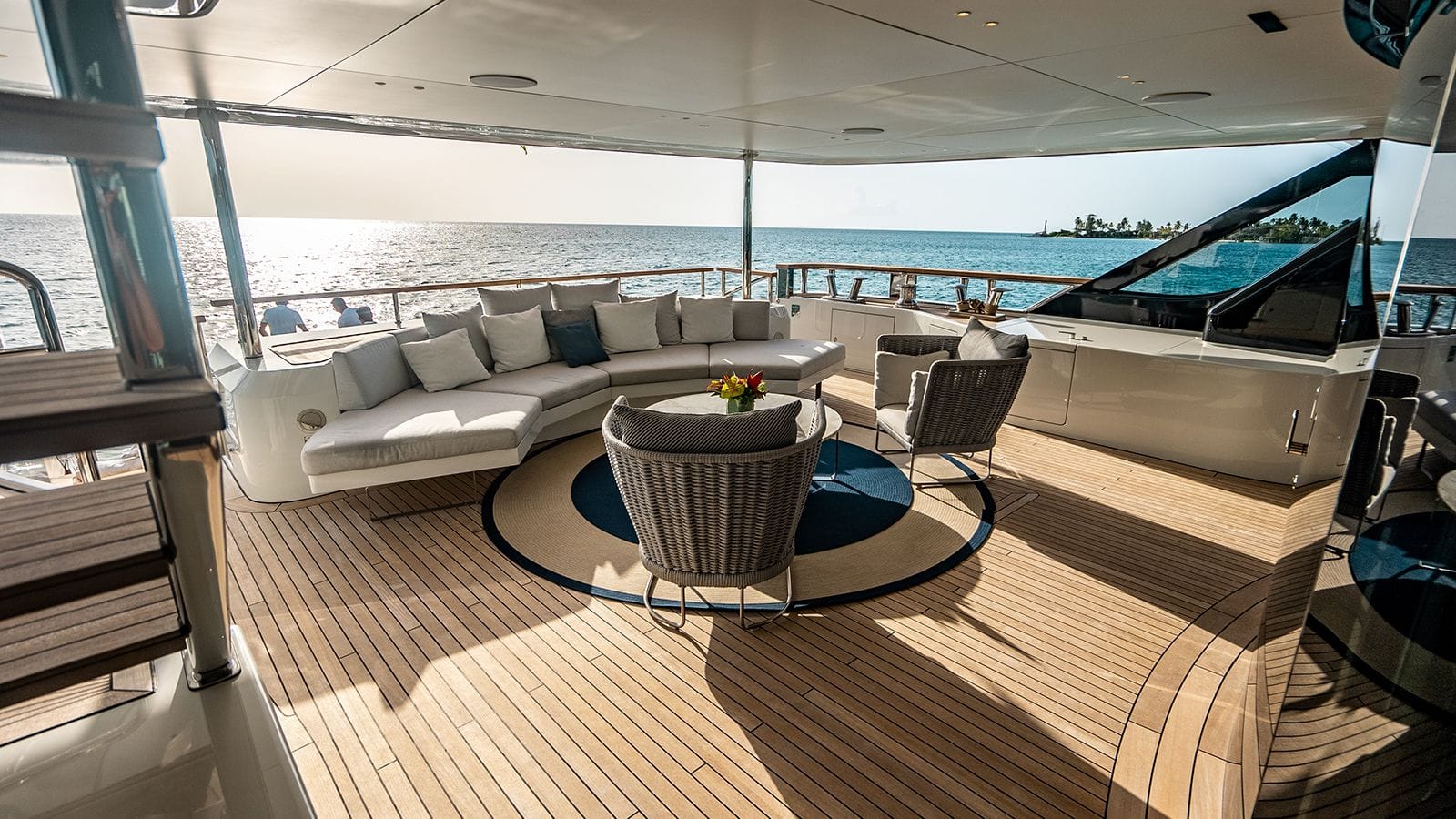KOJU Benetti Motopanfilo 37m - main aft deck lounge