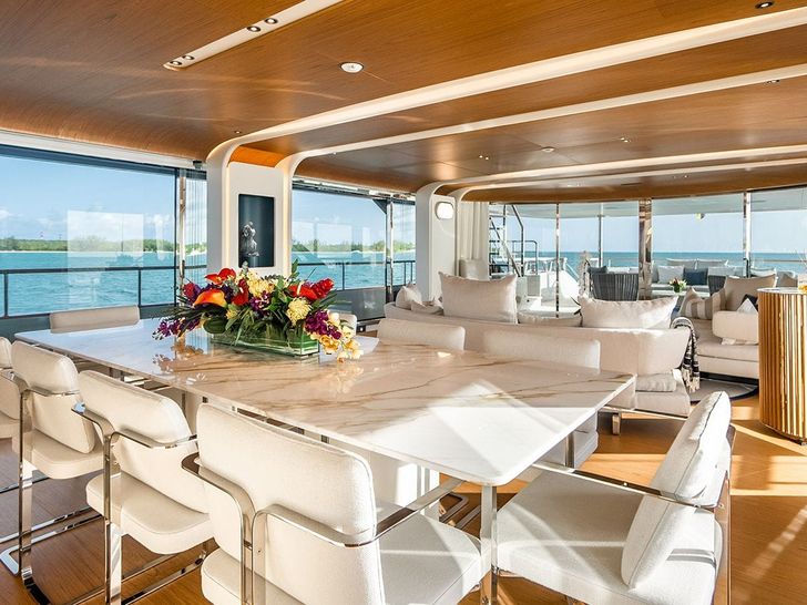 KOJU Benetti Motopanfilo 37m - main dining area KOJU Benetti Motopanfilo 37m - main dining area