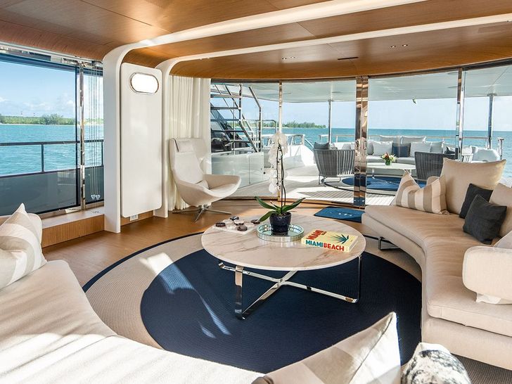 KOJU Benetti Motopanfilo 37m - main saloon lounge KOJU Benetti Motopanfilo 37m - main saloon lounge