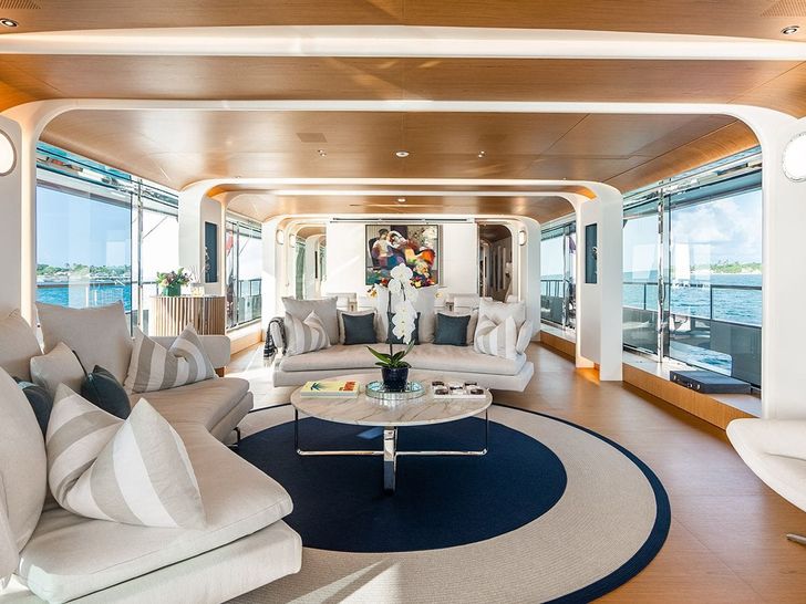 KOJU Benetti Motopanfilo 37m - main saloon KOJU Benetti Motopanfilo 37m - main saloon