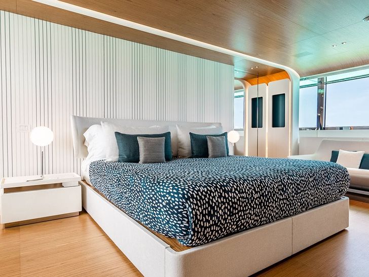 KOJU Benetti Motopanfilo 37m - master cabin bed KOJU Benetti Motopanfilo 37m - master cabin bed