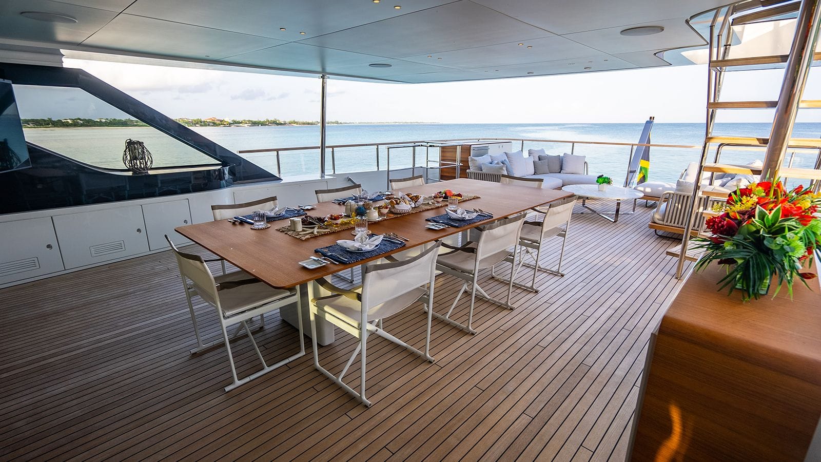 KOJU Benetti Motopanfilo 37m - sky deck alfresco dining area