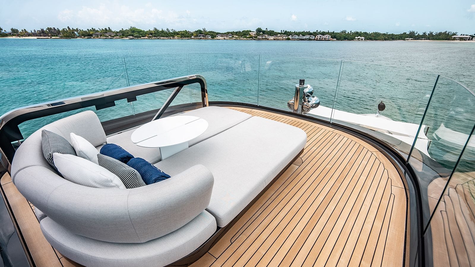 KOJU Benetti Motopanfilo 37m - top observation deck sunbathing area