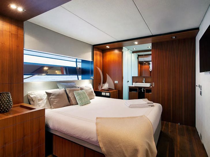 KOKONUT`S WALLY Wally 86 - VIP cabin 2 KOKONUT`S WALLY Wally 86 - VIP cabin 2