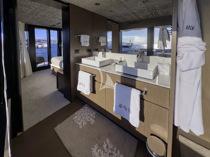KOKONUT`S WALLY Wally 86 - master cabin bathroom KOKONUT`S WALLY Wally 86 - master cabin bathroom
