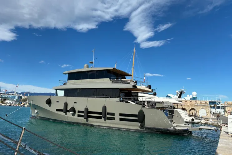 Charter Yacht KOKONUT`S WALLY - Wally 86 - 4 Cabins - Cannes - Monaco - St. Tropez - French Riviera