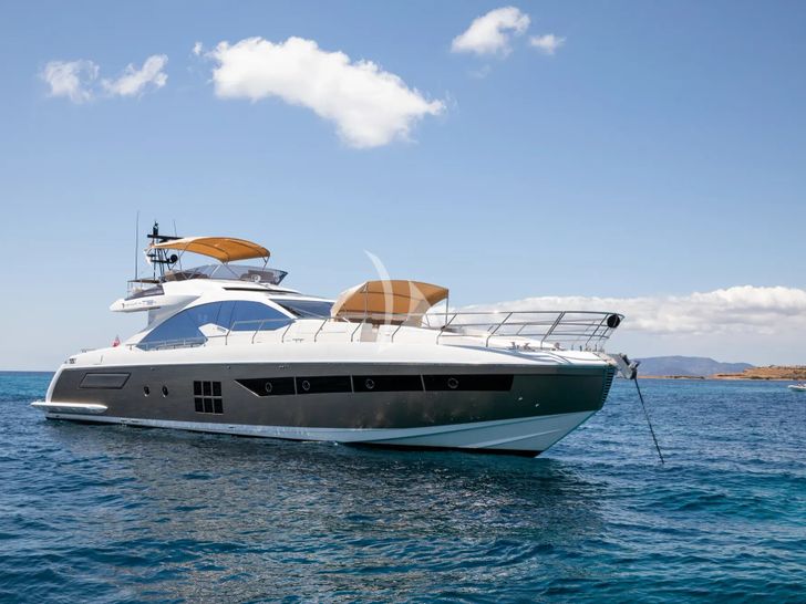 KOMODO Azimut S7 - anchored side view KOMODO Azimut S7 - anchored side view