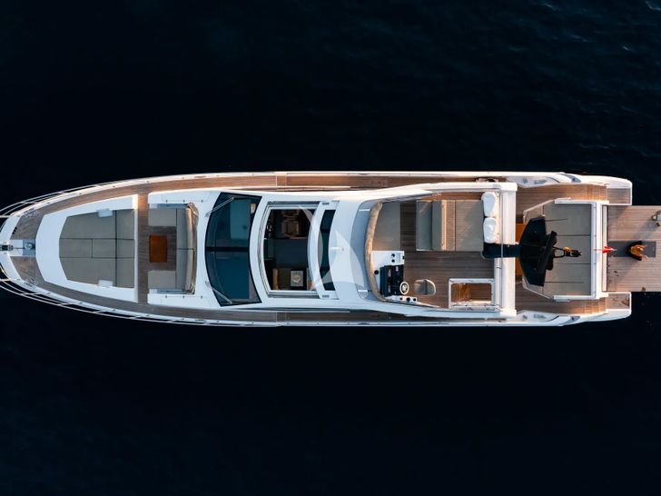 KOMODO Azimut S7 - aerial shot KOMODO Azimut S7 - aerial shot