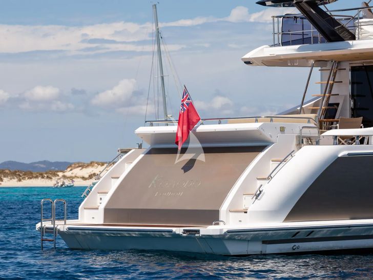 KOMODO Azimut S7 - aft shot KOMODO Azimut S7 - aft shot