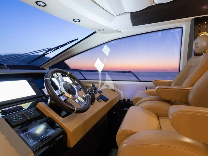 KOMODO Azimut S7 - cockpit KOMODO Azimut S7 - cockpit