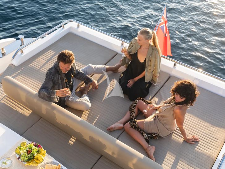 KOMODO Azimut S7 - flybridge sun beds KOMODO Azimut S7 - flybridge sun beds