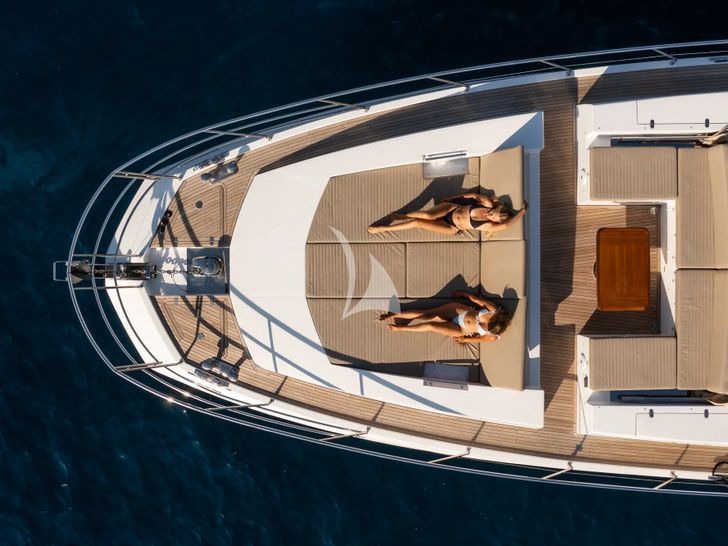 KOMODO Azimut S7 - foredeck KOMODO Azimut S7 - foredeck