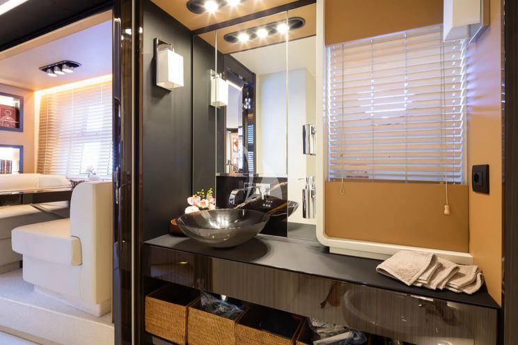 Charter Yacht KOMODO - Azimut S7 - 3 Cabins - Palma - Mallorca - Ibiza - Balearics - Spain