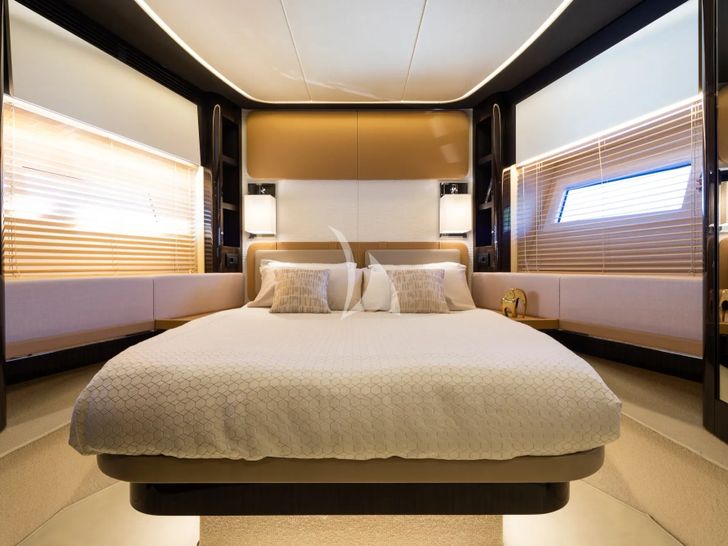 KOMODO Azimut S7 - master cabin KOMODO Azimut S7 - master cabin