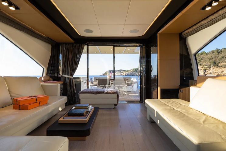 Charter Yacht KOMODO - Azimut S7 - 3 Cabins - Palma - Mallorca - Ibiza - Balearics - Spain