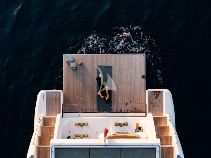 KOMODO Azimut S7 - swimming platform KOMODO Azimut S7 - swimming platform