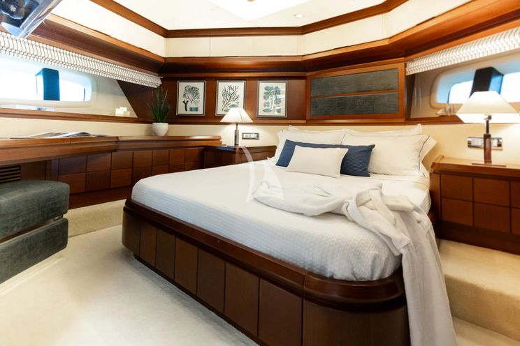 Charter Yacht KOUKLES - Azimut 30m - 4 Cabins - Athens - Hydra - Mykonos