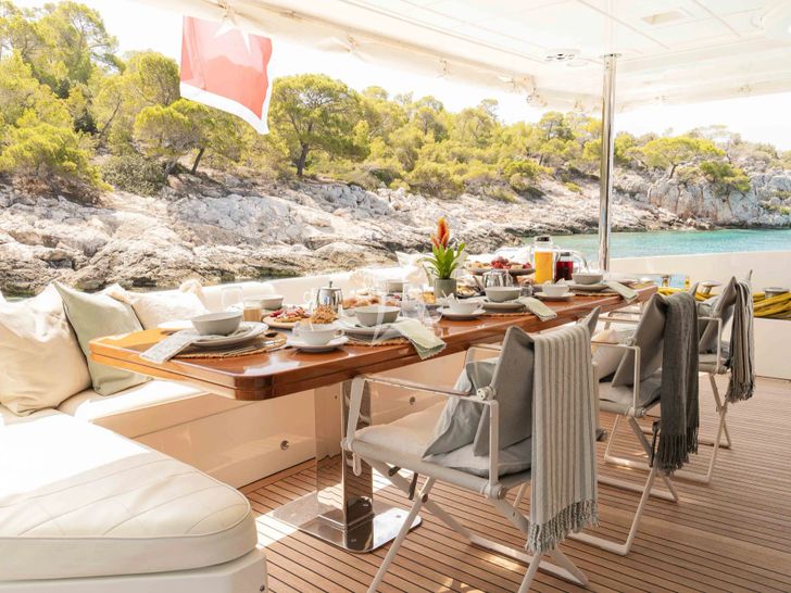 KOUKLES Azimut 30m aft deck KOUKLES Azimut 30m aft deck