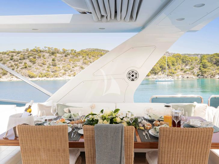 KOUKLES Azimut 30m flybridge dining KOUKLES Azimut 30m flybridge dining