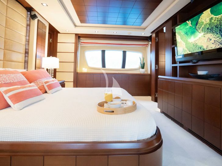 KOUKLES Azimut 30m master cabin bed and TV KOUKLES Azimut 30m master cabin bed and TV