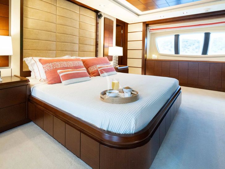 KOUKLES Azimut 30m master cabin KOUKLES Azimut 30m master cabin