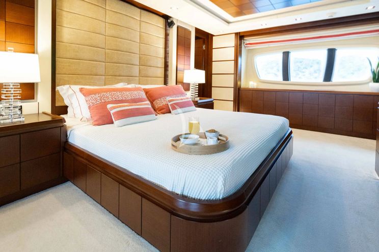 Charter Yacht KOUKLES - Azimut 30m - 4 Cabins - Athens - Hydra - Mykonos