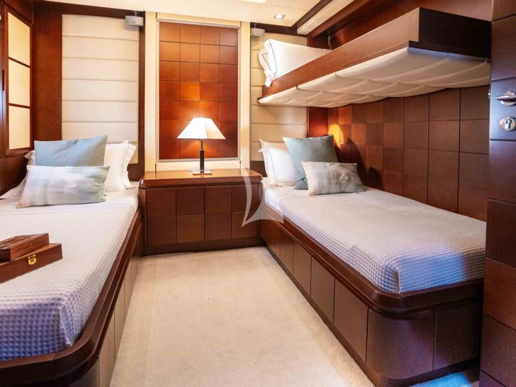 KOUKLES Azimut 30m twin cabin with Pullman KOUKLES Azimut 30m twin cabin with Pullman