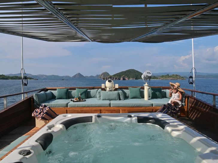 KUDANIL Custom Motor Yacht 50m - jacuzzi and outdoor lounge KUDANIL Custom Motor Yacht 50m - jacuzzi and outdoor lounge