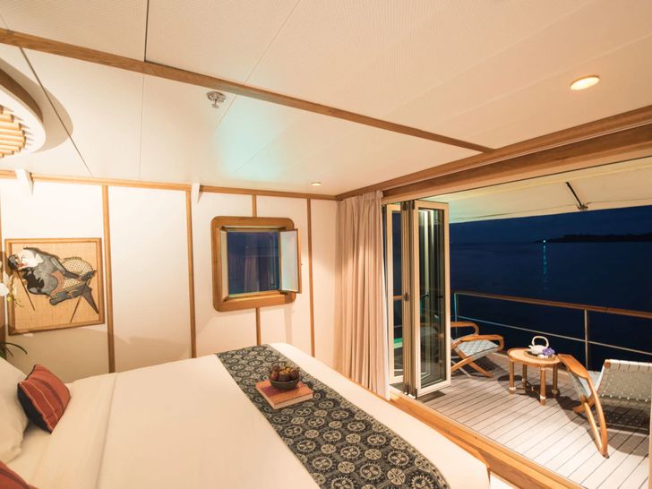 KUDANIL Custom Motor Yacht 50m - master cabin bed KUDANIL Custom Motor Yacht 50m - master cabin bed