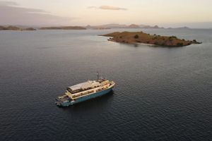 KUDANIL - Custom Motor Yacht 50m - 8 Cabins - Labuan Bajo - Komodo - Raja Ampat - Sorong - Indonesia KUDANIL - Custom Motor Yacht 50m - 8 Cabins - Labuan Bajo - Komodo - Raja Ampat - Sorong - Indonesia